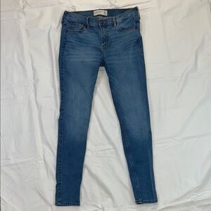 Abercrombie & Fitch Super Skinny mid-rise 6s